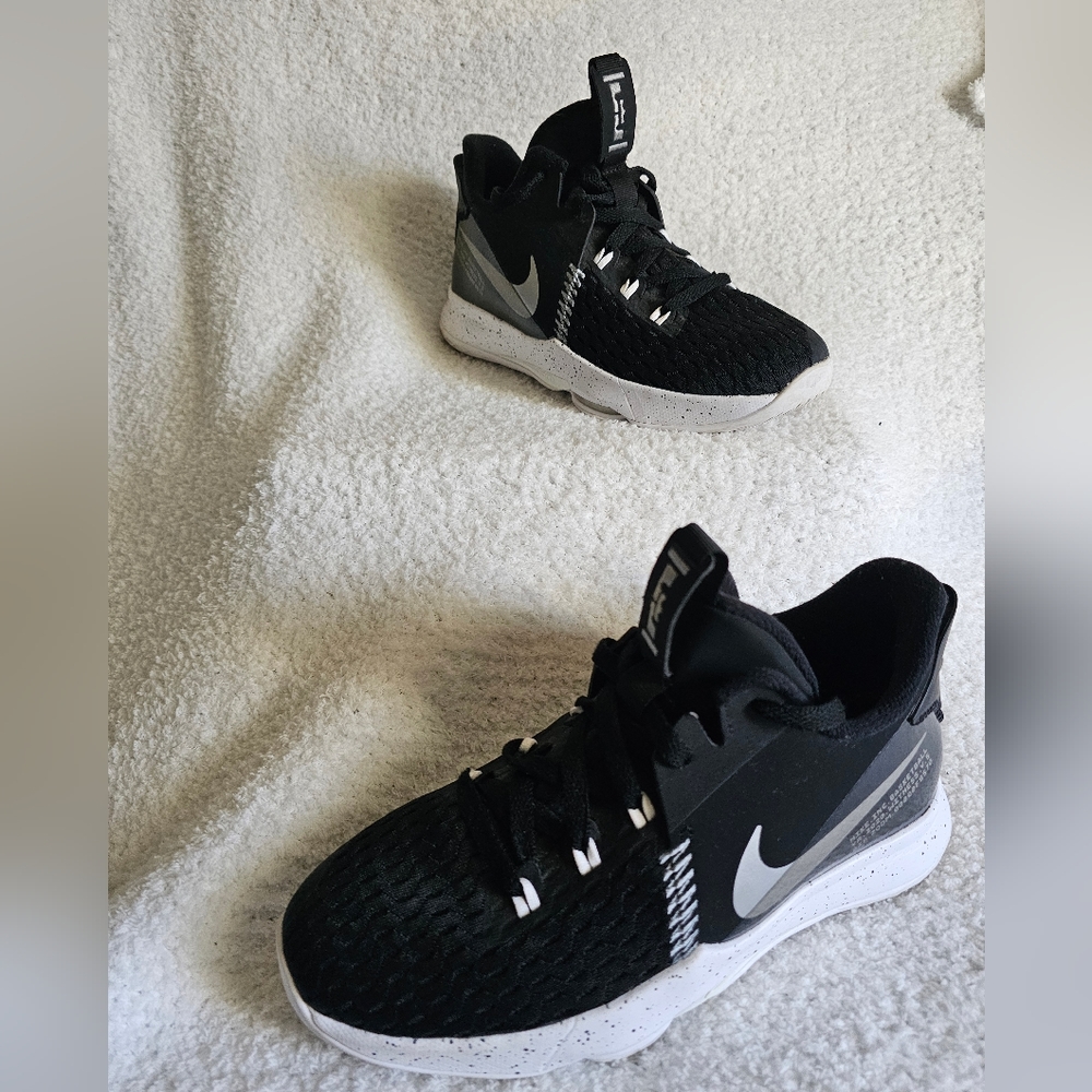 Nike Shoes - Picture 3 of 3